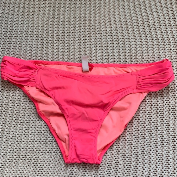 Victoria’s Secret bikini bottoms - Picture 1 of 3